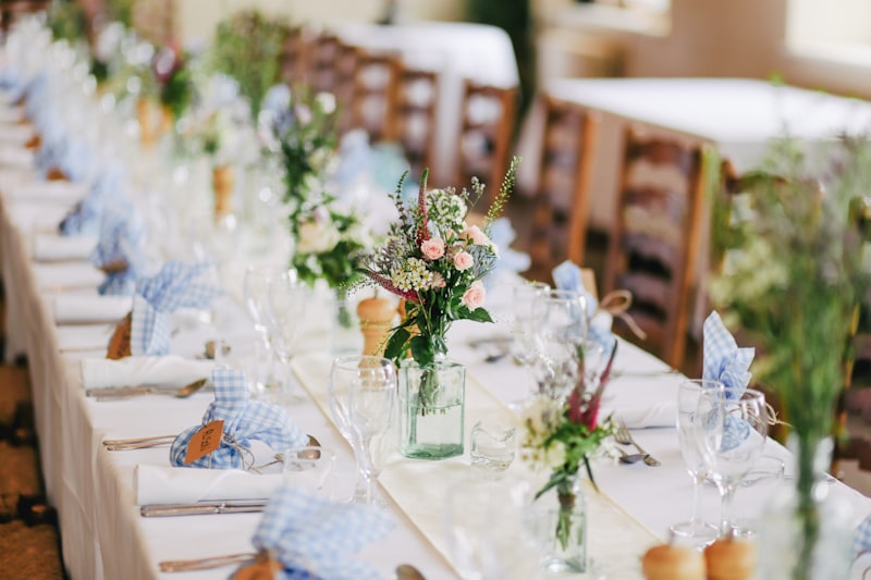 Elegant wedding reception tablescape at a Chicago venue with candlelight and floral centerpieces